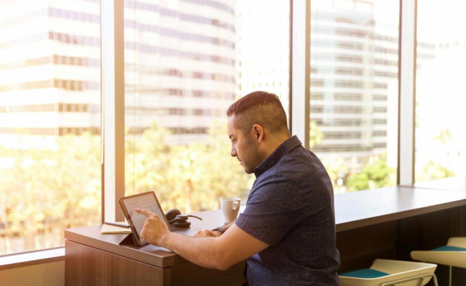 Analyse de documents financiers avec graphiques et tableaux